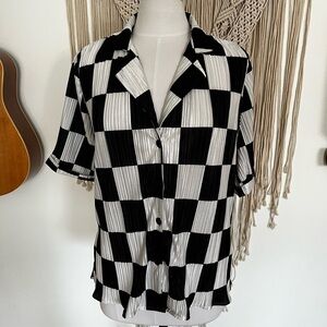 Dressed in LALA Est La Vie Plisse Buttondown